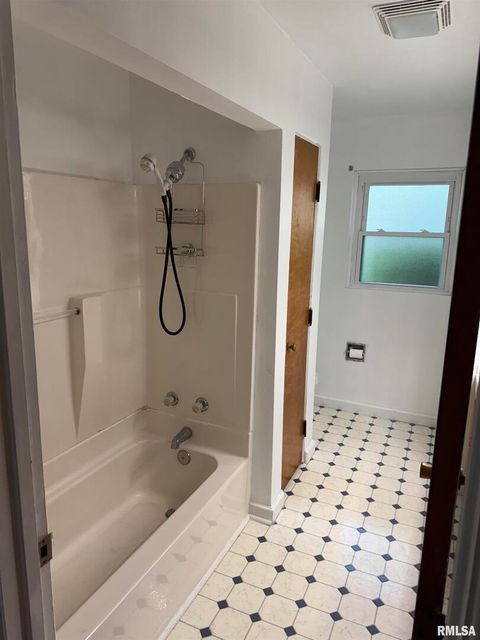 Tiny photo for 8 NORTHBROOK Drive, Mt Vernon, IL 62864 (MLS # EB459352)