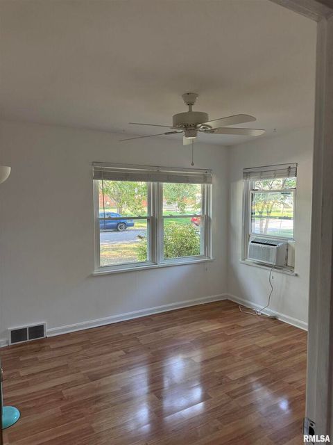 Tiny photo for 8 NORTHBROOK Drive, Mt Vernon, IL 62864 (MLS # EB459352)