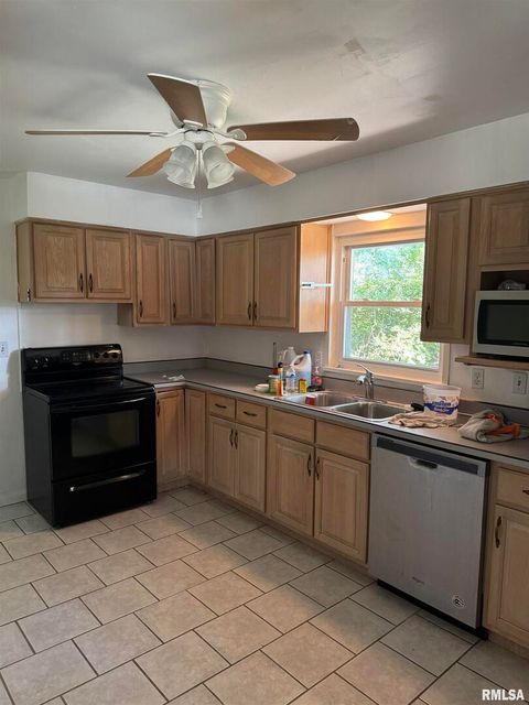 Tiny photo for 8 NORTHBROOK Drive, Mt Vernon, IL 62864 (MLS # EB459352)