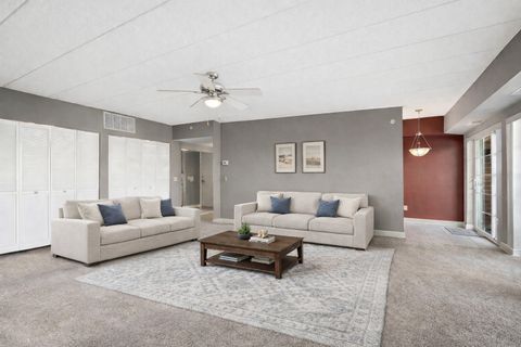 Tiny photo for 17212 Oak Park Avenue #2SE, Tinley Park, IL 60477 (MLS # 12547518)