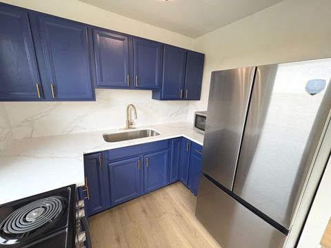 Tiny photo for 2600 W Balmoral Avenue #402, Chicago, IL 60625 (MLS # 12620617)