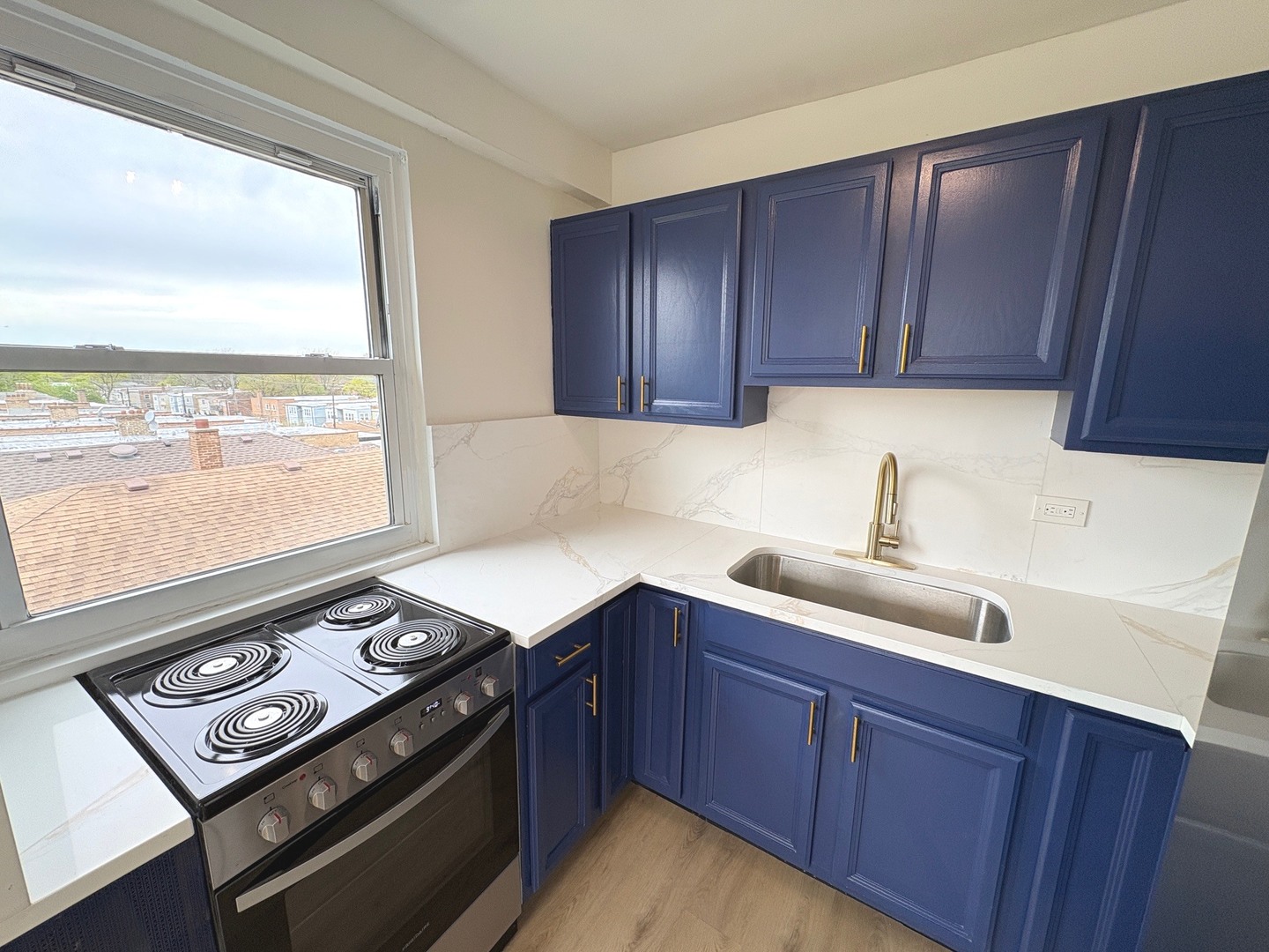 2600 W Balmoral Avenue 402