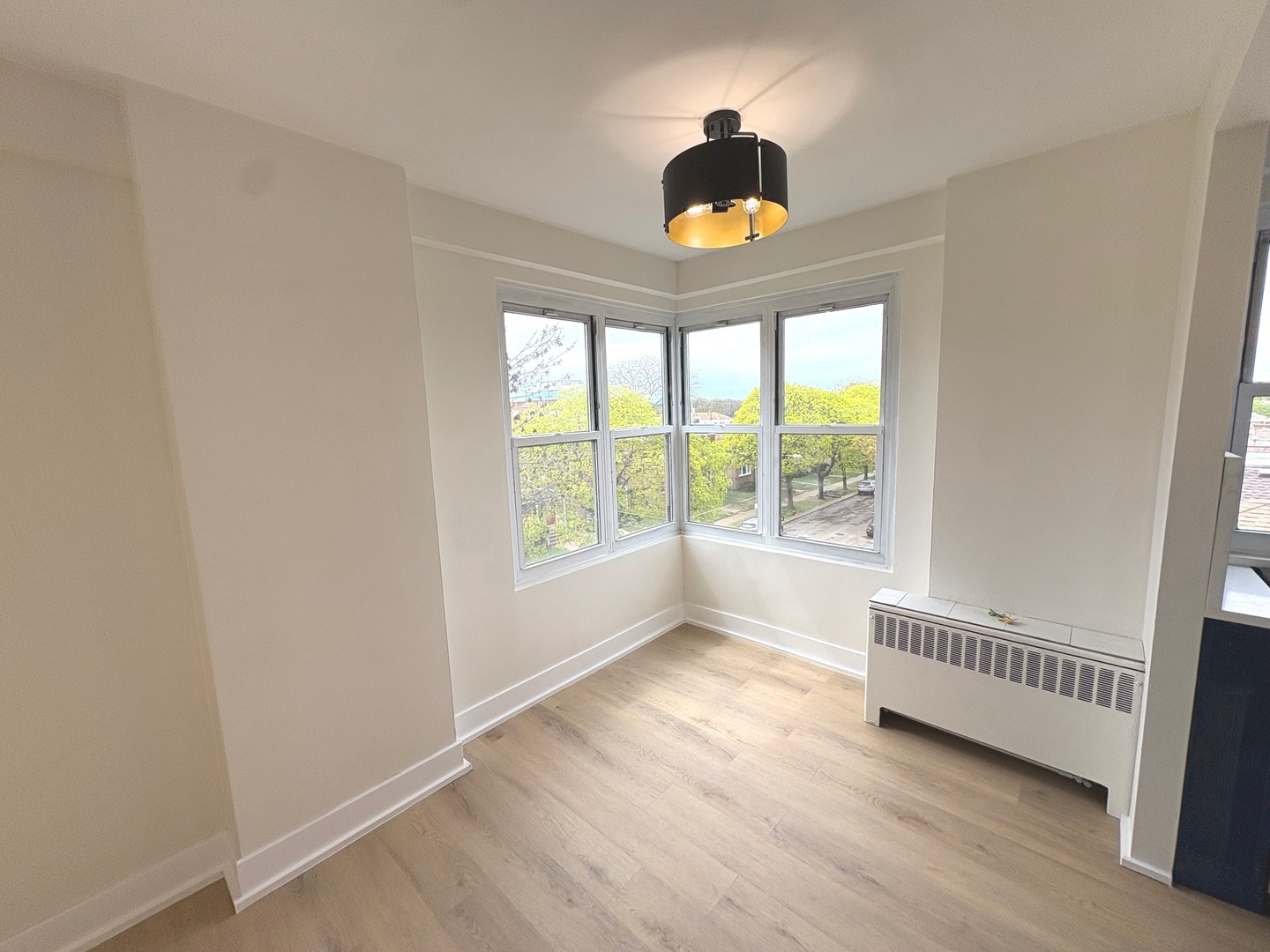 2600 W Balmoral Avenue 402