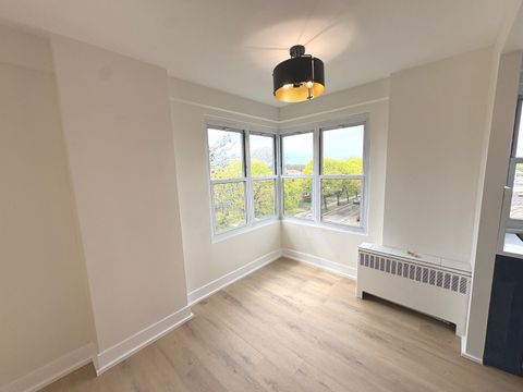 Tiny photo for 2600 W Balmoral Avenue #402, Chicago, IL 60625 (MLS # 12620617)