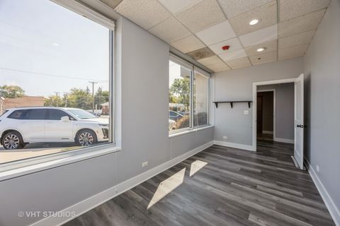 Tiny photo for 10439 W Cermak Road, Westchester, IL 60154 (MLS # 12165708)