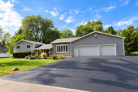 Tiny photo for 5N712 Garden Avenue, Roselle, IL 60172 (MLS # 12761114)