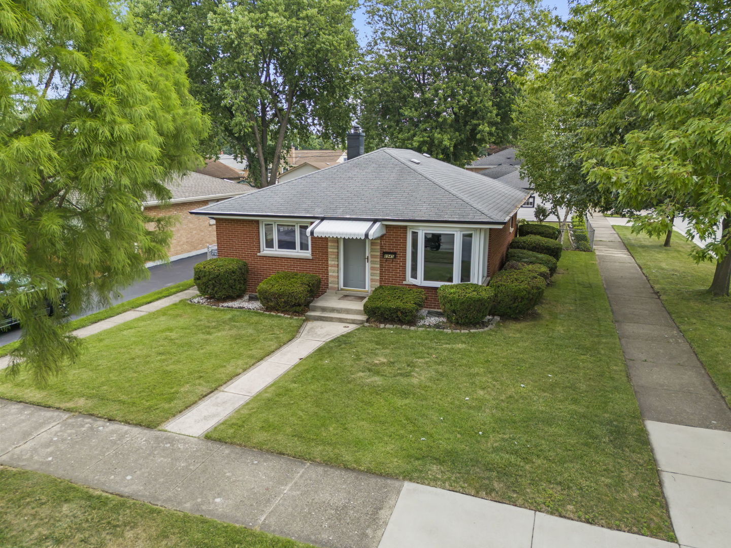 8945 Sproat Avenue