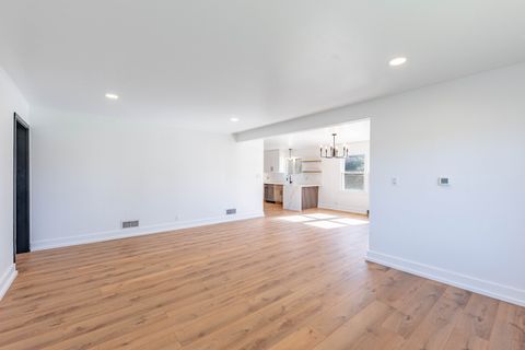 Tiny photo for 2N579 Bloomingdale Road, Glendale Heights, IL 60139 (MLS # 12507172)