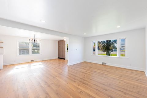 Tiny photo for 2N579 Bloomingdale Road, Glendale Heights, IL 60139 (MLS # 12507172)