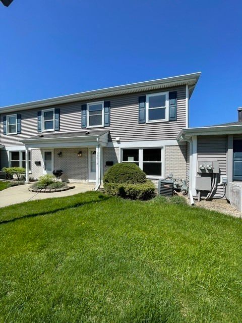 Tiny photo for 1301 Kingsbury Drive #B, Hanover Park, IL 60133 (MLS # 12624713)