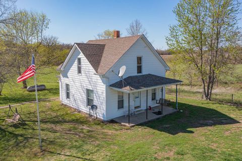 Photo of 5568 Lois Lane, Salem, IL 62881 (MLS # 12611393)