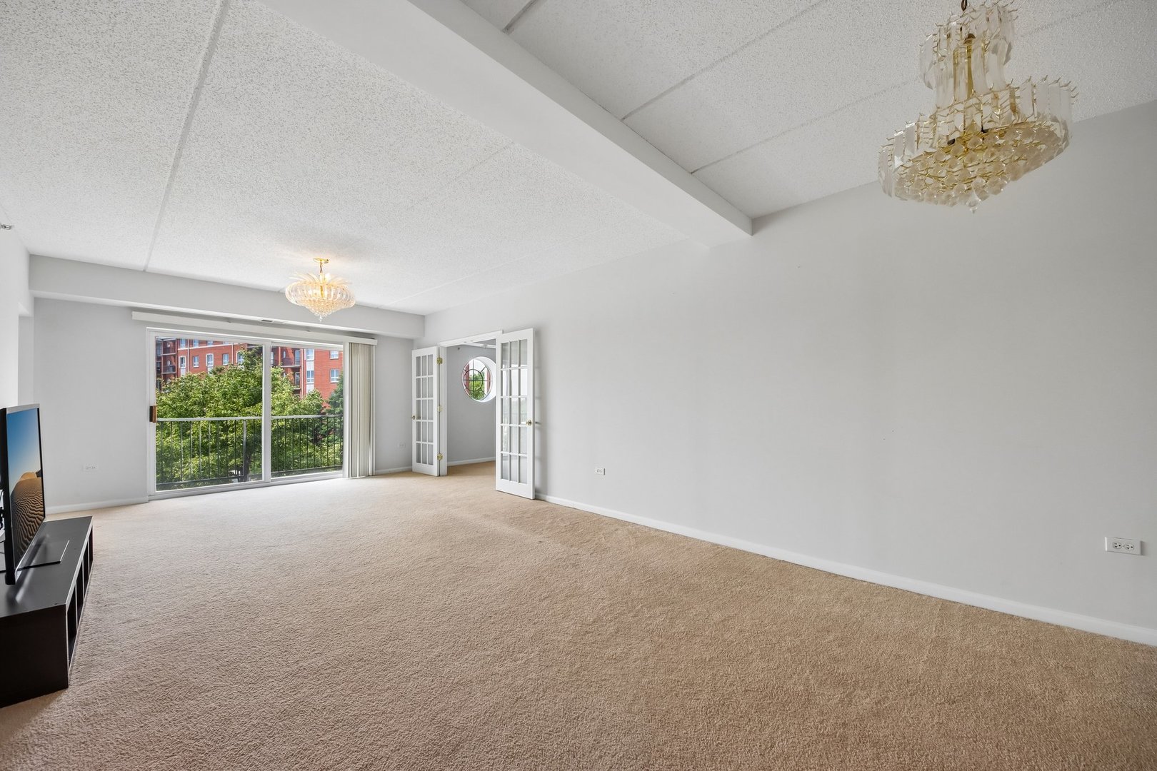 190 N Milwaukee Avenue 401