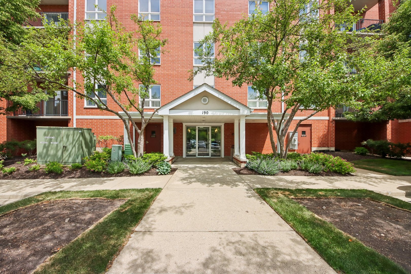 190 N Milwaukee Avenue 401