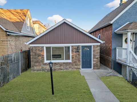 Photo of 525 N Springfield Avenue, Chicago, IL 60624 (MLS # 12548104)