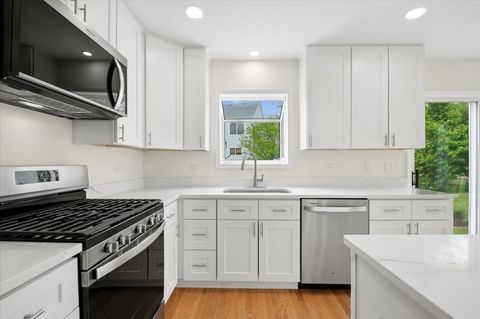 Tiny photo for 5513 Chancery Way, Lake In The Hills, IL 60156 (MLS # 12634357)