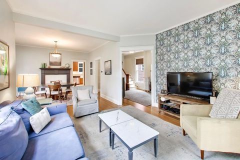 Tiny photo for 1123 Main Street, Evanston, IL 60202 (MLS # 12600959)