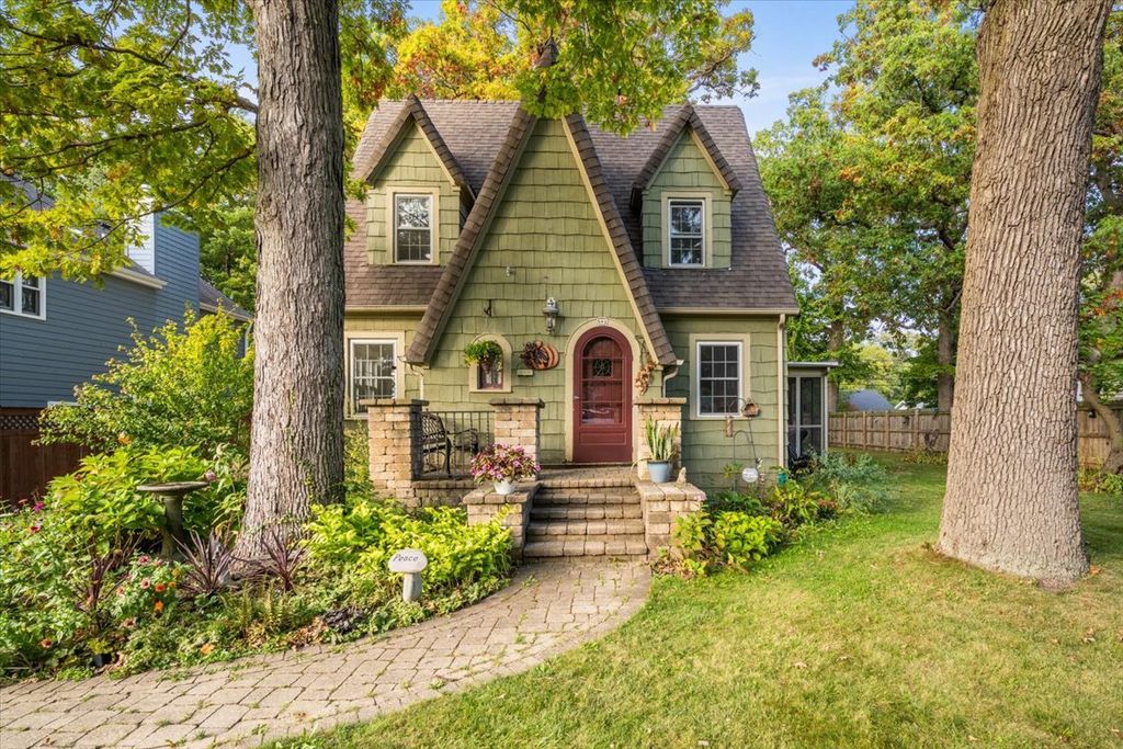 Photo for 501 Dodson Street, Geneva, IL 60134 (MLS # 12493067)