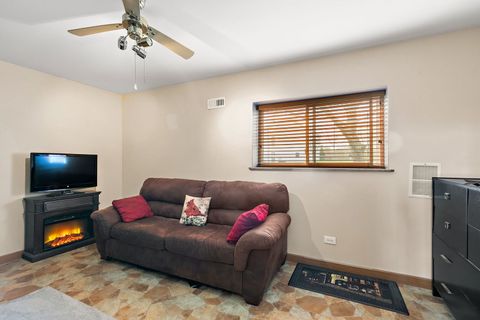 Tiny photo for 313 N Huntington Drive, McHenry, IL 60050 (MLS # 12619208)