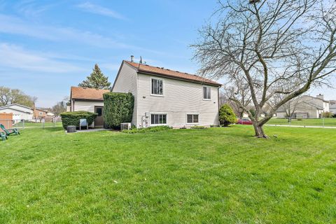 Tiny photo for 313 N Huntington Drive, McHenry, IL 60050 (MLS # 12619208)