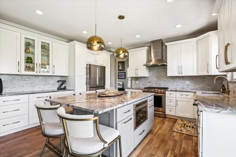 Tiny photo for 14087 Glenwood Court, Libertyville, IL 60048 (MLS # 12648807)