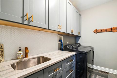 Tiny photo for 14087 Glenwood Court, Libertyville, IL 60048 (MLS # 12648807)