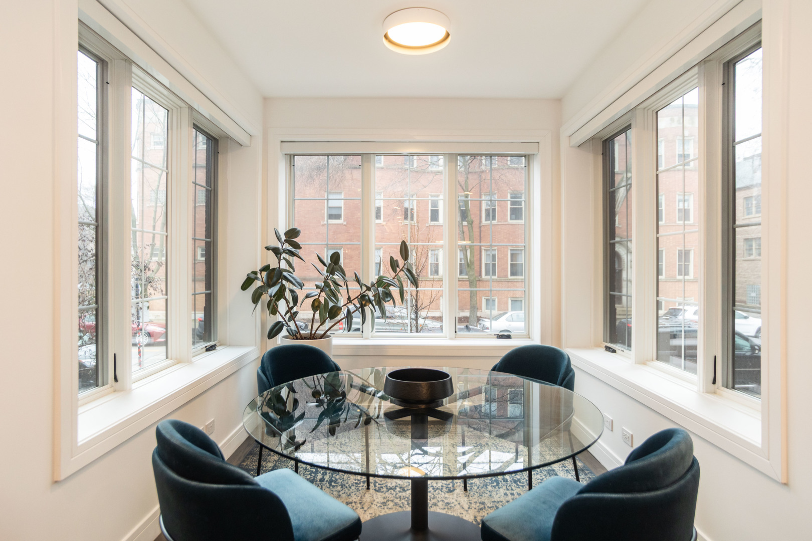 5643 N Glenwood Avenue