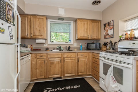 Tiny photo for 1011 W Hillgrove Avenue, La Grange, IL 60525 (MLS # 12744108)