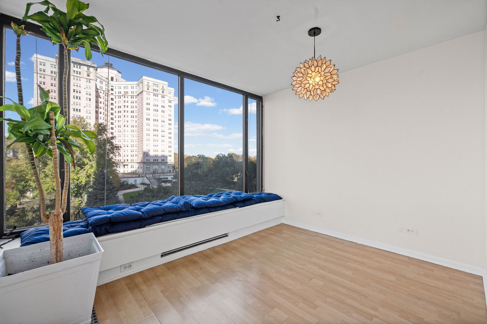 5455 N Sheridan Road 515
