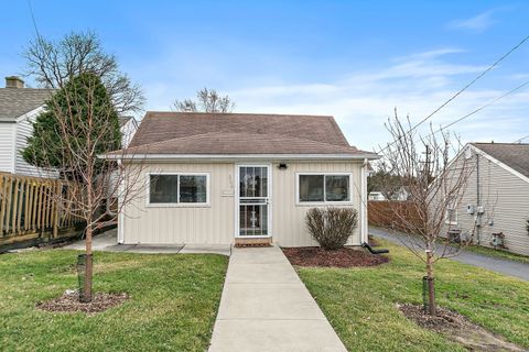 Photo of 306 Johnson Street, East Dundee, IL 60118 (MLS # 12588547)