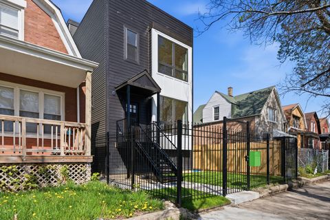 Photo of 904 N Trumbull Avenue, Chicago, IL 60651 (MLS # 12625922)