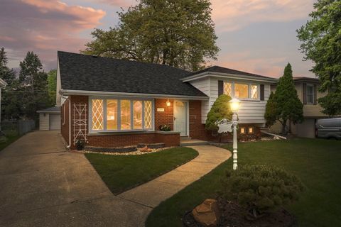 Photo of 10116 Mulberry Avenue, Oak Lawn, IL 60453 (MLS # 12645151)