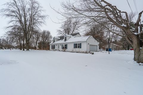 Tiny photo for 1 Wilshire Wood Drive, Mackinaw, IL 61755 (MLS # 12526763)