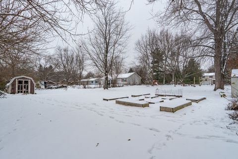 Tiny photo for 1 Wilshire Wood Drive, Mackinaw, IL 61755 (MLS # 12526763)