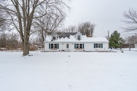 Photo of 1 Wilshire Wood Drive, Mackinaw, IL 61755 (MLS # 12526763)