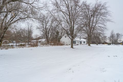 Tiny photo for 1 Wilshire Wood Drive, Mackinaw, IL 61755 (MLS # 12526763)