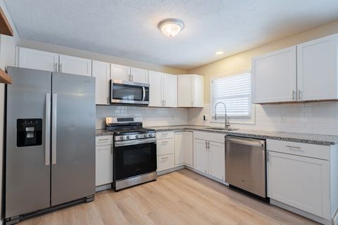 Tiny photo for 1 Wilshire Wood Drive, Mackinaw, IL 61755 (MLS # 12526763)