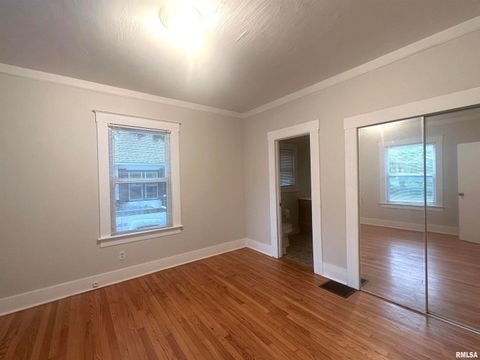 Tiny photo for 604 W Walnut Street, Carbondale, IL 62901 (MLS # EB458581)