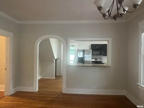 Tiny photo for 604 W Walnut Street, Carbondale, IL 62901 (MLS # EB458581)