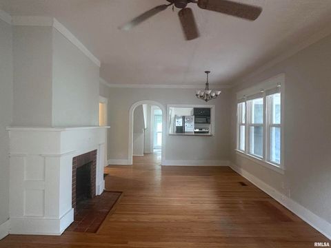 Tiny photo for 604 W Walnut Street, Carbondale, IL 62901 (MLS # EB458581)