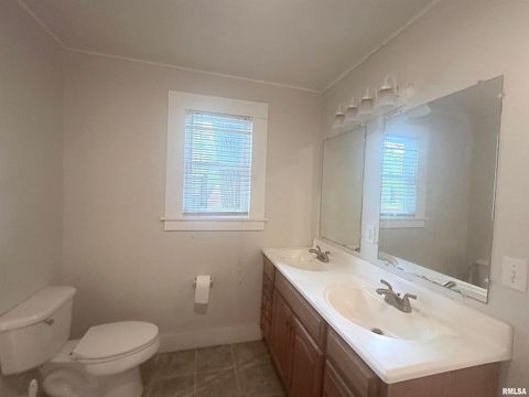 Tiny photo for 604 W Walnut Street, Carbondale, IL 62901 (MLS # EB458581)