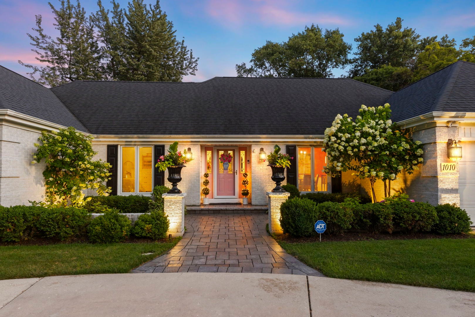 1010 Thunderbird Lane