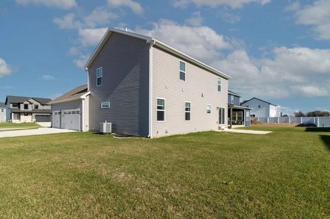 Photo of 6101 Wrigley Drive, Bloomington, IL 61705 (MLS # 12621969)