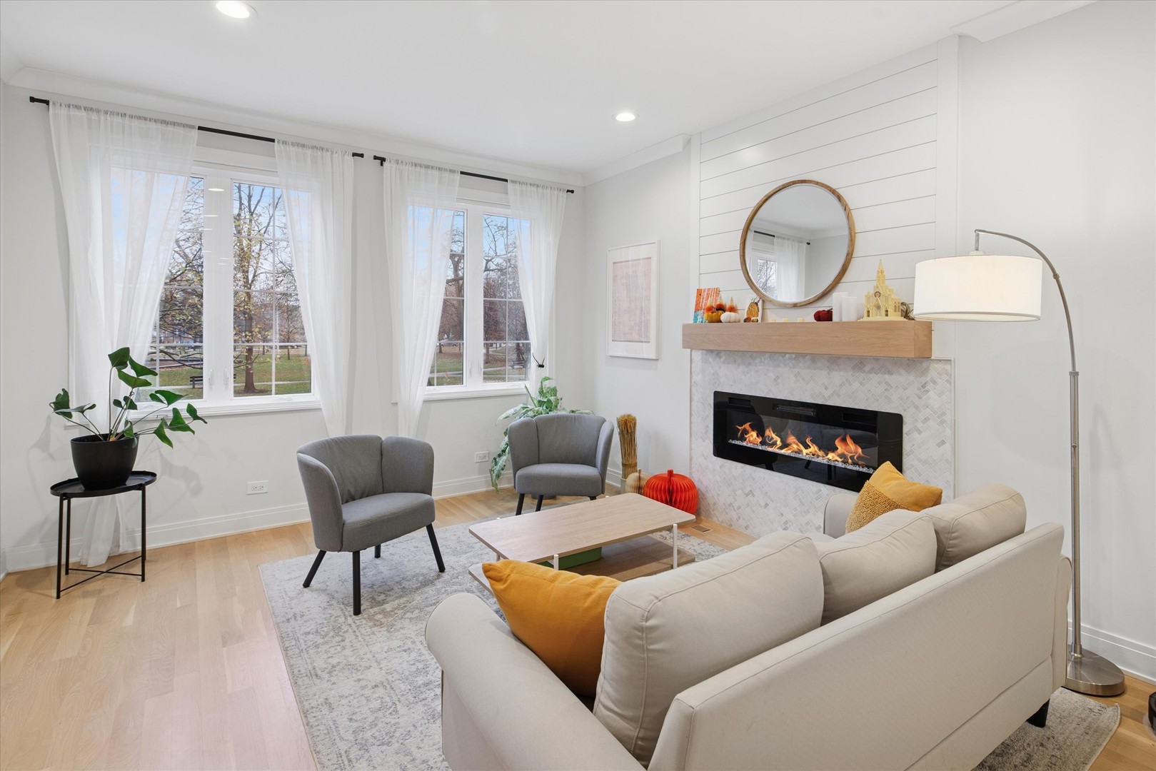 5240 W Winnemac Avenue