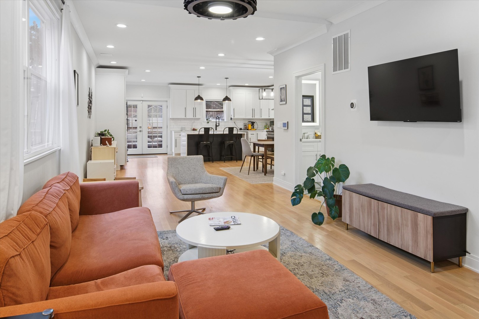 5240 W Winnemac Avenue