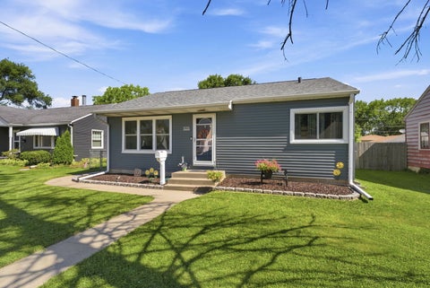 Photo of 525 28th Avenue, Moline, IL 61265 (MLS # 12700176)
