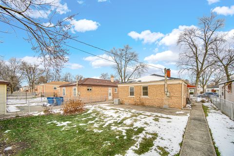 Tiny photo for 12510 S Elizabeth Street, Calumet Park, IL 60827 (MLS # 12467658)