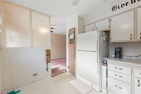 Tiny photo for 215 E Lincoln Avenue, Glendale Heights, IL 60139 (MLS # 12566846)