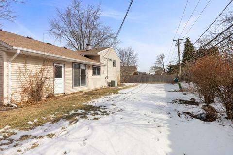 Tiny photo for 215 E Lincoln Avenue, Glendale Heights, IL 60139 (MLS # 12566846)