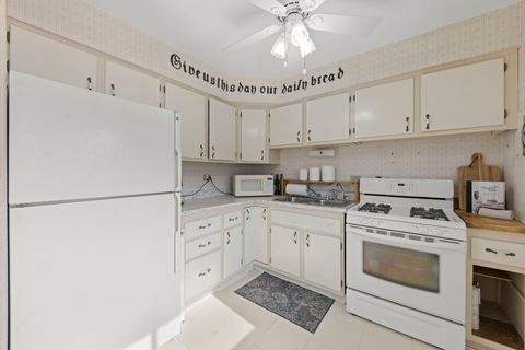 Tiny photo for 215 E Lincoln Avenue, Glendale Heights, IL 60139 (MLS # 12566846)