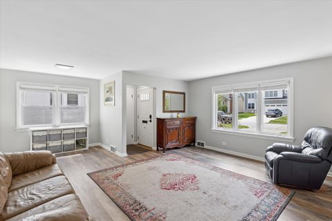 Tiny photo for 291 N Maple Avenue, Elmhurst, IL 60126 (MLS # 12627377)